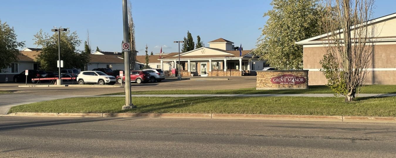 Grove manor seniors residence in spruce grove