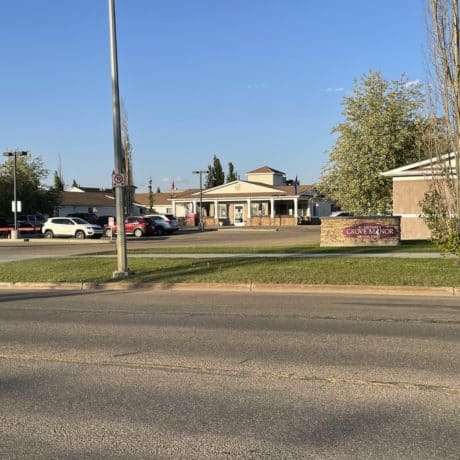 Grove manor seniors residence in spruce grove