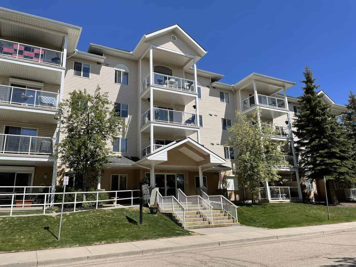 Linsford Park Condos · Adult Apartment Condo Building in Leduc